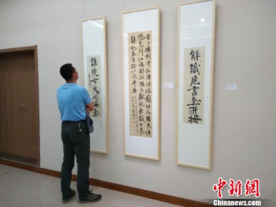 85后书法家张圆满在内蒙古举办首场个人展